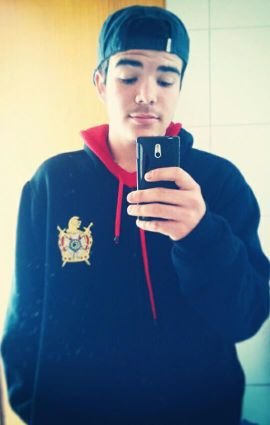 15, capricornio, corinthians ;)  instagram: emannuel_espindola