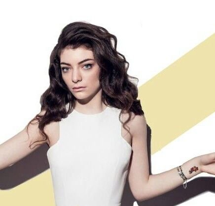 A team of 4 people/we speak english french spanish and Portuguese follow for updates on @lordemusic