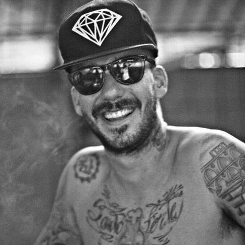 Ela sorriu, aí o bagulho evoluiu.