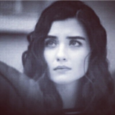 {*الليل سّكه, من حنين وتناهيد , وأشواق تعزف نايھآ بـ آلمحانيّ وشريط ذكرى للقى ، والمواعيد واحسآس شعر ضحكتين وأماني~*