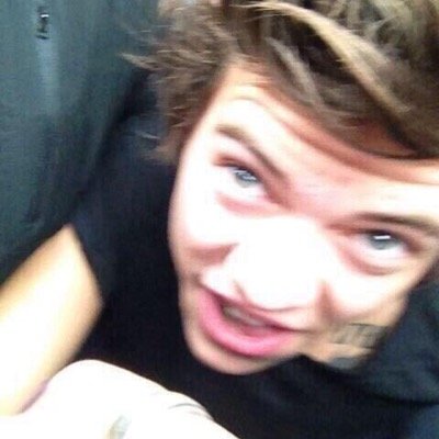 hi please follow @balogaharry because she gave you free follow!! :-)))
