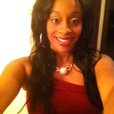 Monielovez's profile picture. 