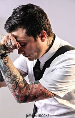 AugustIero's profile picture. #Killjoy #эшелон #гриноман #дирекшионер #суперамипришибленный 
Добра вам