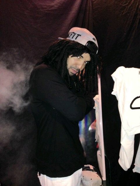 The name's Tomi ☆ An opportunist♬ Fund raiser ♬ DOPE NATION!!••#MUFC #DRAKE♦♠.