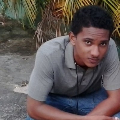 Live in Manchester jamaica... Am studying human resource management and I'm a lover..Cute smart n friendly... Very fun person.... Get to kno me n like wat u kno