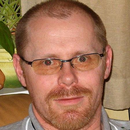 Utflyttad värmlänning som sedan 25 år är Lulebo. Försöker hålla fast vid mina värmländska rötter mha släktforskning.