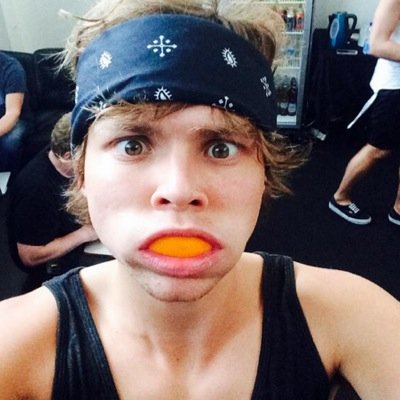 0/4 because im really rad                      #vote5sos