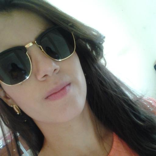 Formada em Administração de empresas, empreendedora, apaixonada por música e outras formas de arte.