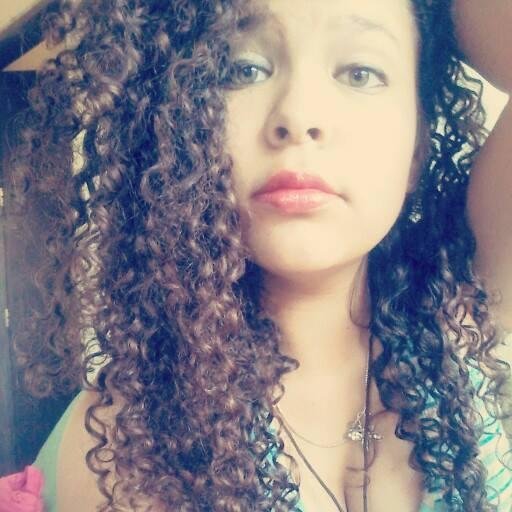 Se a mina chora na sua frente brother , ou ela te ama muito ou você MORREU pra ela  
 SOLTEIRA 
Olhos verdes 3