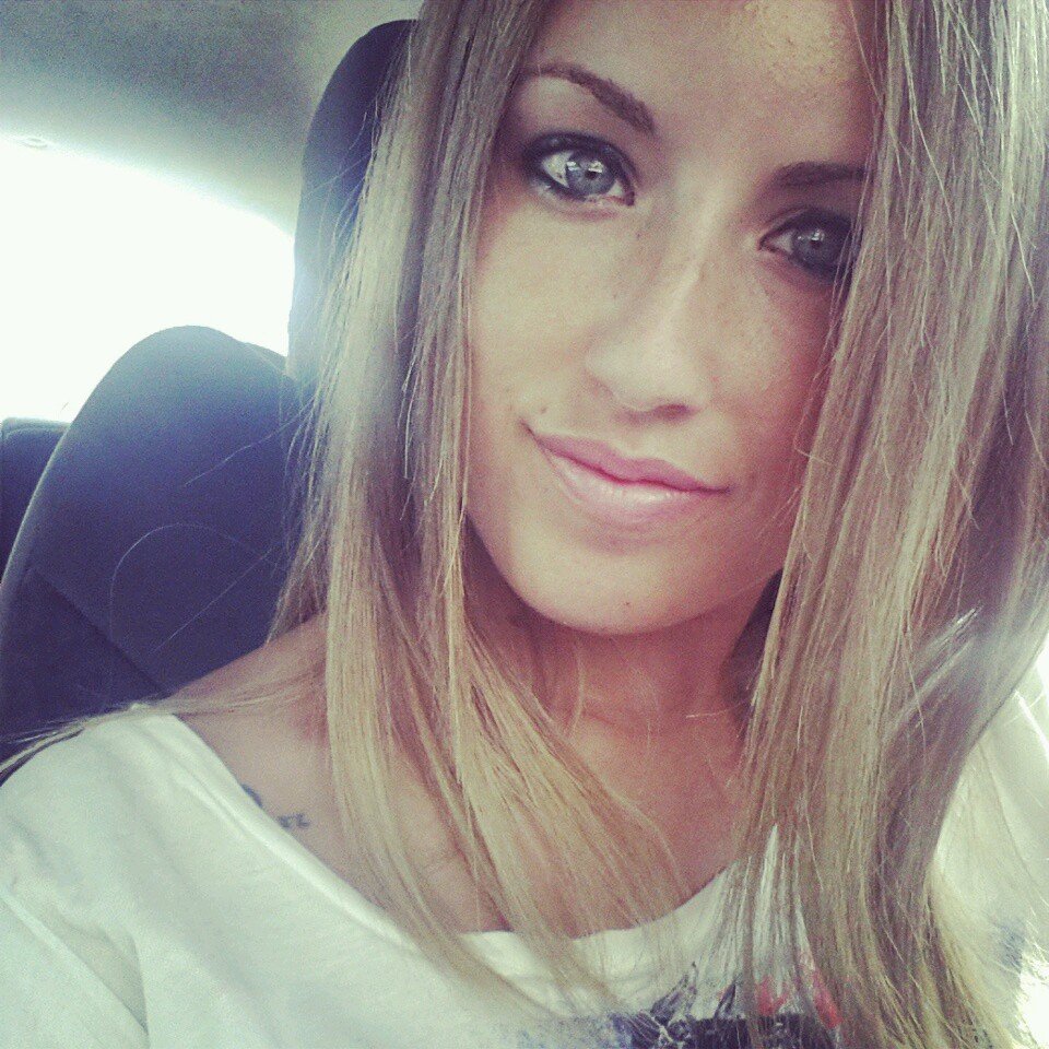 Sonríe delante de aquellos que te hacen sufrir, porque quienes te hacen daño son los que menos merecen ver tu sufrimiento.