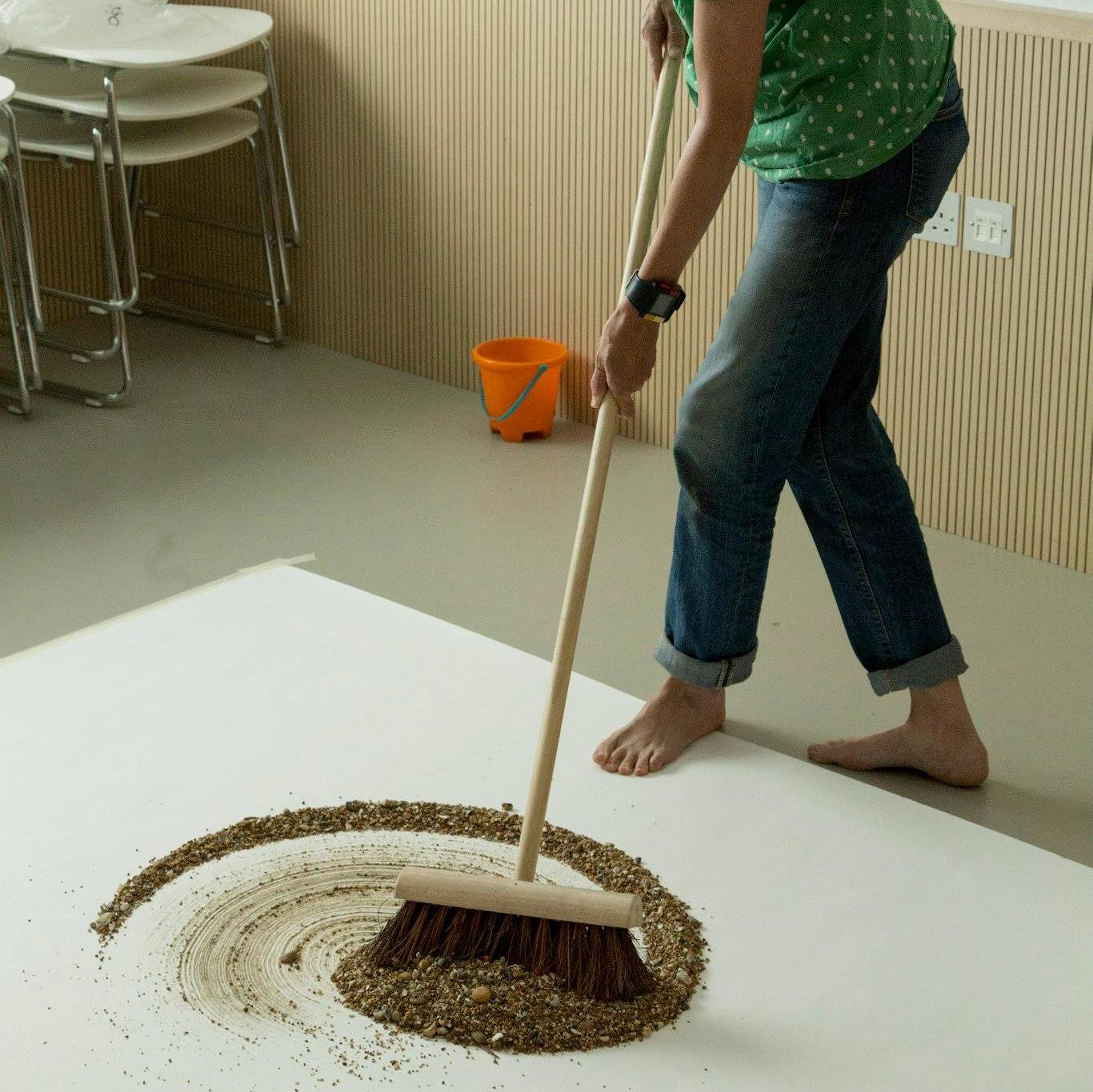 On the edge of basketry, I play with the idea that a line can also be a train of thought.