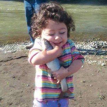 PaMisAdentros's profile picture. La señora torpeza se posó en mi cuerpo y quedamos fundidas cual siamesas. El café es mi droga y mi Dios el sol. Canto todo en chino, no me juzgues.