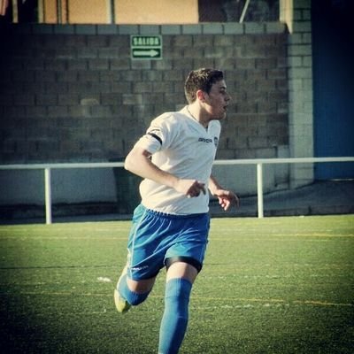 Refugiarme en tus brazos como forma de asegurarme la vida. @Lidia_ARRBTS. Madridista hasta la muerte. H4 . Futbol como forma de vida. ⚽⚽