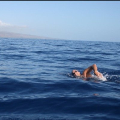 Padre, marido y urólogo. Swim, paddlesurf y otros. Paleoantropólogo en formación, guitar. Polímata.