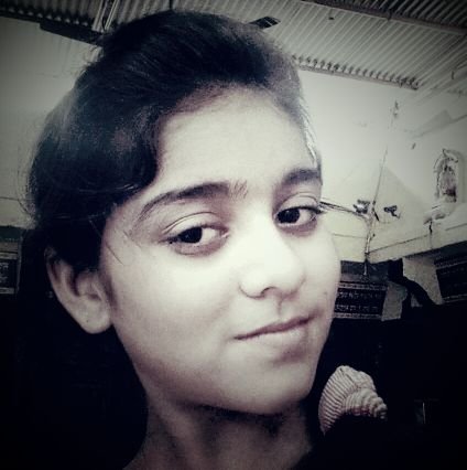 dreamer,love chocolates,explorer,loves to act,loves har an pree,loves her sis sow,fb dishu.desh,shopper,loves accessiories,for instalovers Dishu1603...;)