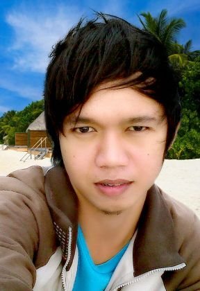 Cakep alias ganteng and gak sombonk