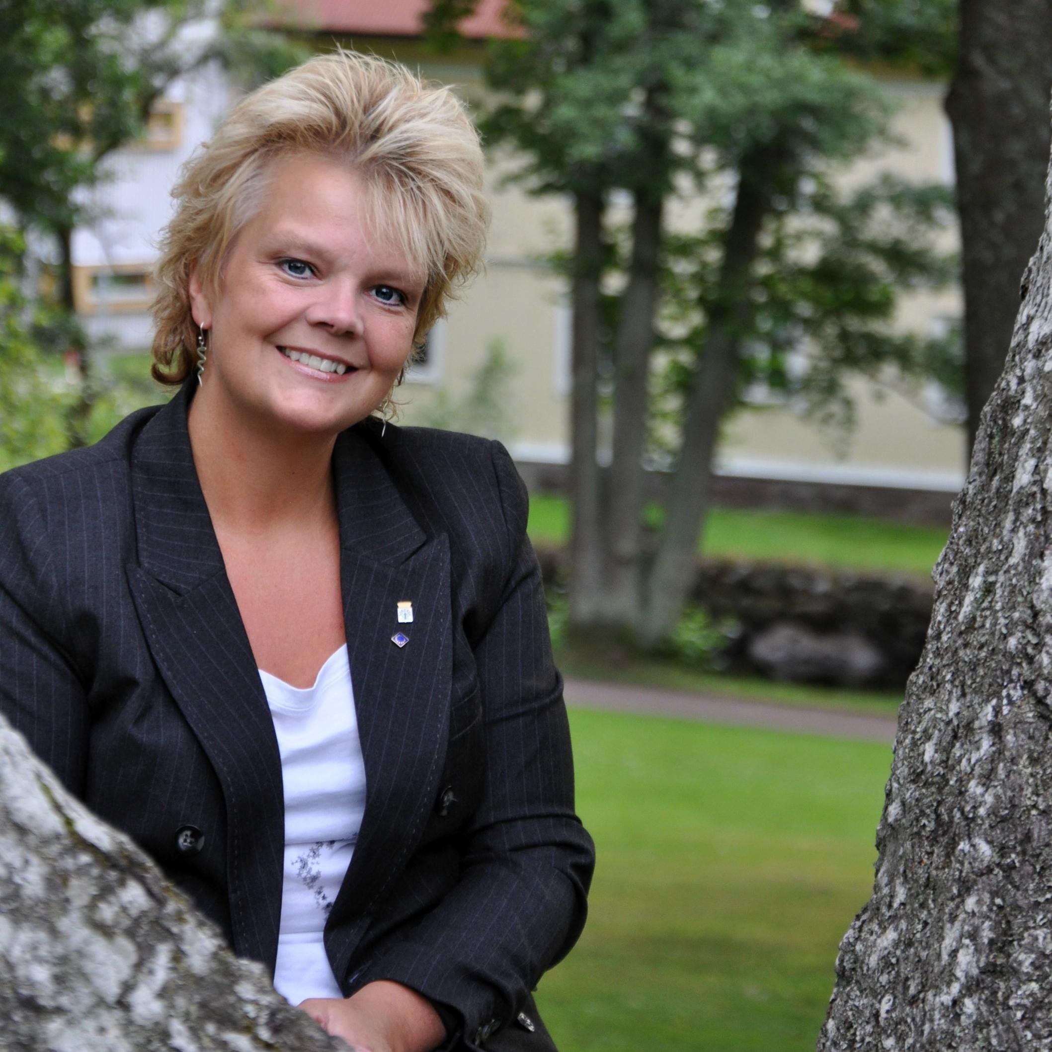 IT-Chef, fotograf, politiskt aktiv inom  Moderaterna i Eksjö kommun
