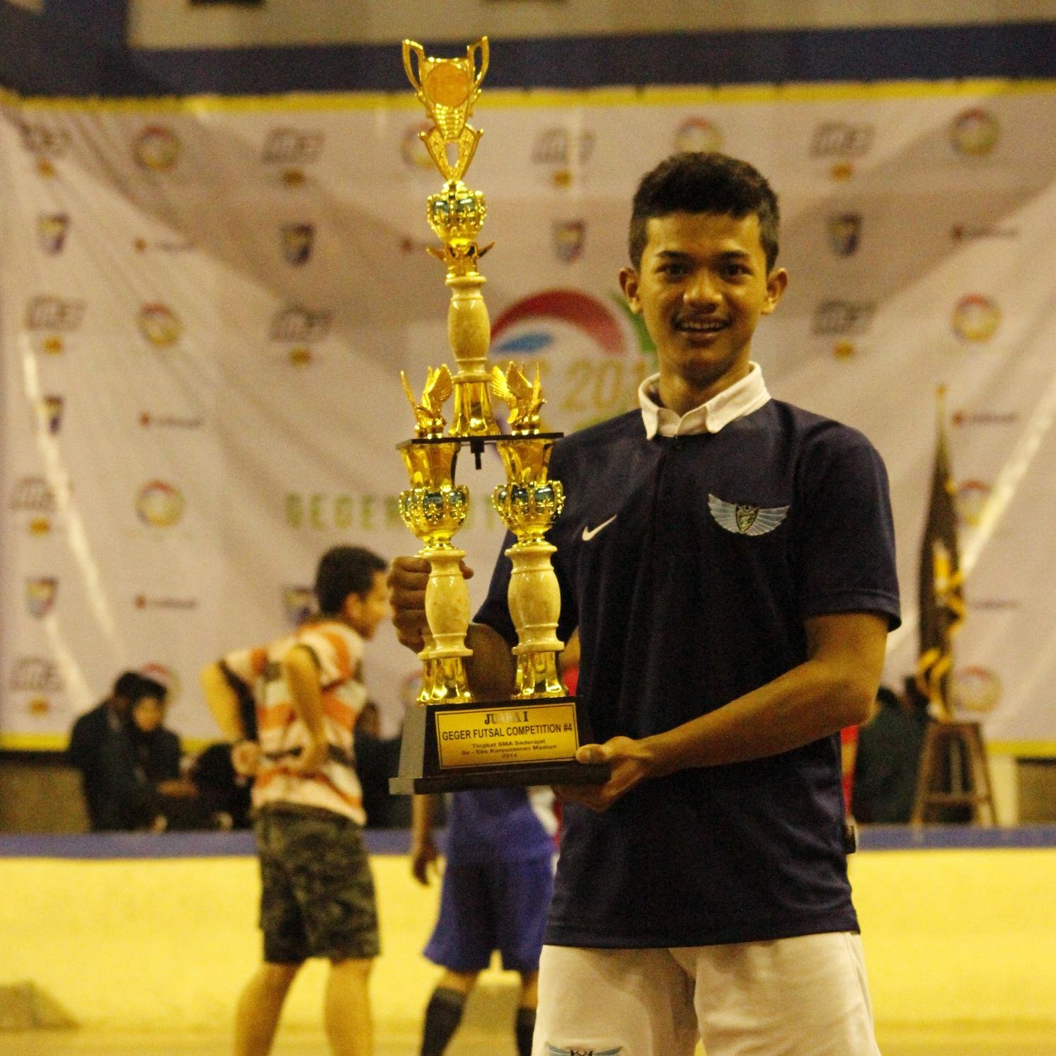 Tersenyumlah  » | SHS 1 GEGER | Xi | XI-A2 | Wakil ketua OSIS 1 | PPU | FUTSAL | 11-10-1996 |