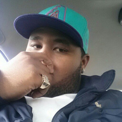 young nigga tryna make it out the ghetto the best way possible.. 7/9/12 a day I will never 4get. God called my auntie home.