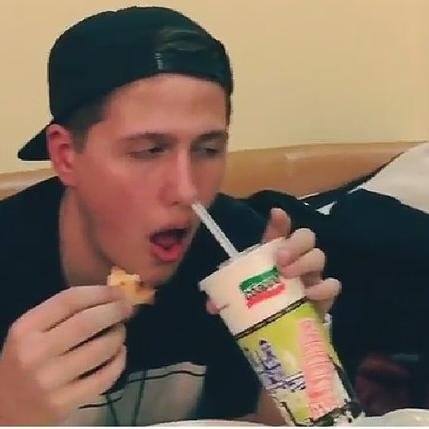 SoffySkrill's profile picture. Sonny Im beautiful?