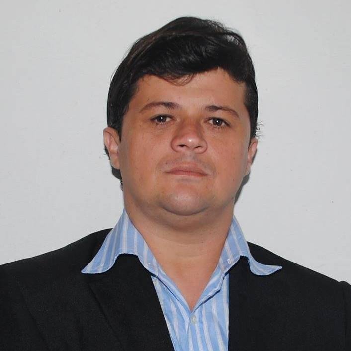 AUDITOR FISCAL DA SAÚDE E EDUCAÇÃO,ESTUDANTE DE DIREITO E ADMINISTRAÇÃO.