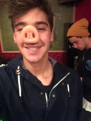 dm us ur confessions about the boys/fans ans we will tweet them anonymously!