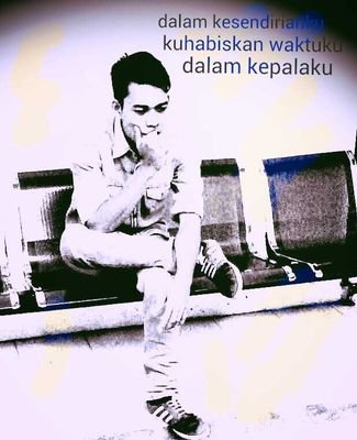 Rizafradana's profile picture. dalam kesendirianku kuhabiskan waktuku dalam kepalaku