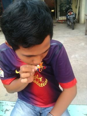 Aku adalah aku dengan segala kekuranganku yang ku jadikan keistimewaan. Aku ya aku, yang berbuat salah pada setiap keadaan yang ku jadikan sebuah pelajaran.