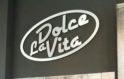 Disco Pub La Dolce Vita. Dale un nuevo color a las noches universitarias y organiza tu fiesta con nosotros. Valdepasillas, junto a la taberna irlandesa.