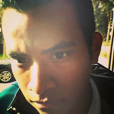 Vivir no es sólo existir,
sino existir y crear, 
saber gozar y sufrir 
y no dormir sin soñar. 
Descansar, es empezar a morir.