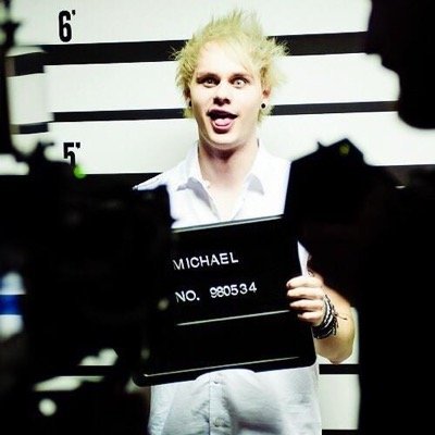 please follow @mukespiercing + i spelt my username wrong oops?
