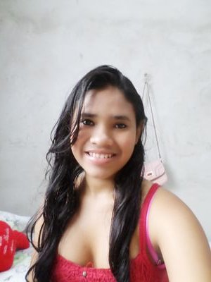 Equanto uns se ocupam com a minha vida eu me ocupo vivendo.Quem nasceu pra plateia vai morrer me aplaudindo.