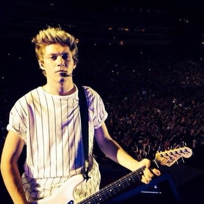 follow @louisaspeed and give a shout out for dm to Niall Horan