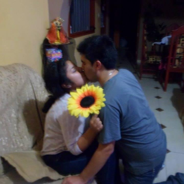 hola soy de peru .. estudio terapia fisica y rehabilitacion . me encanta hacer amigos besos para toods muakkk 3