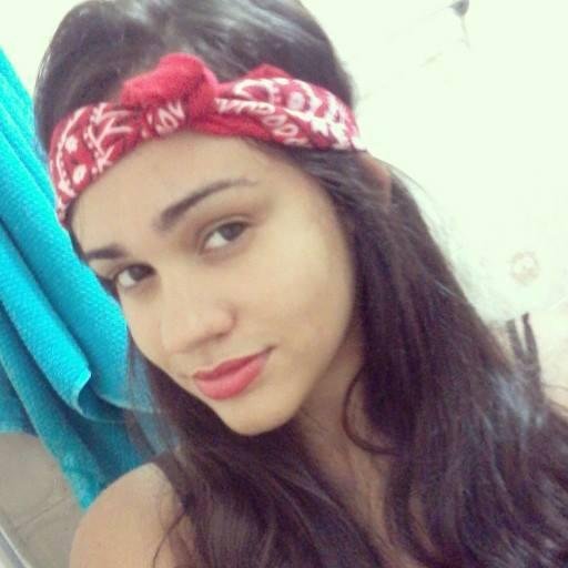 Atriz e estudante de canto! Vivo a arte e sem a música não sou nada! Sonhadora e determinada a lutar e ganhar!