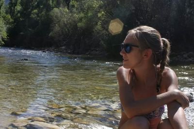 haz que la vida pase sin arrepentirte de un solo día.