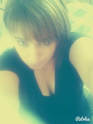 hello a tous,
que dire sur moi?
jai 22 ans,
celibataire,
étudiante, 
et tous simplement passioné par la danse,la musique ....