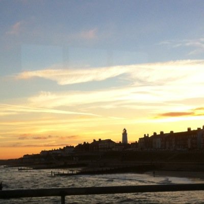 This account is no longer active.  Please follow @Mysouthwold1