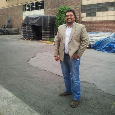 Ingeniero Industrial, rugbier, amante de la buena gastronomía, hijo y papá...