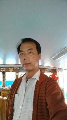 한려수도 7백리 쪽빛바다와 수려한 풍경을자랑하는 해안절경을  안내하는 유람선  선장