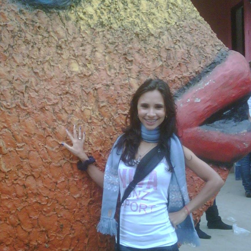 Extrovertida,alegre,sincera...UNICA...!!!! Para qe masss???