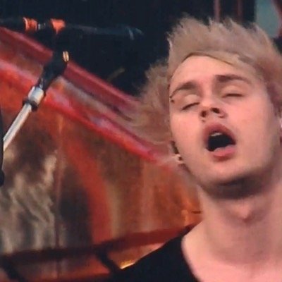 free follow thanks to @5sos90210! follow her please