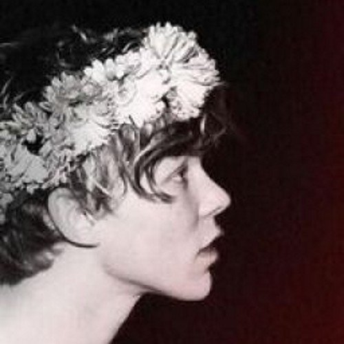 ♡ hey, it's a free follow. Now please follow @demonxirwin and RT the link in her bio ♡