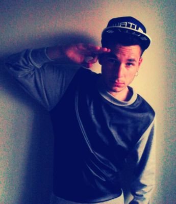 V5™© Cantor/Beatbox
Pagina fãs: http://t.co/qwXsxCtgvQ
Namorada 16