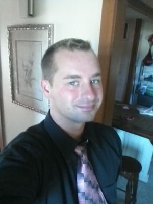 I'm Tom 22 
love movies, music
I like to go out with friends and hang out
come say hi I'm friendly