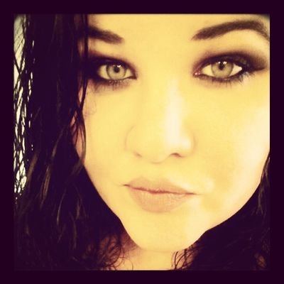 Book nerd, writer, and literature enthusiast with an unhealthy obsession for all things : paranormal, magical, historical, and Irish.