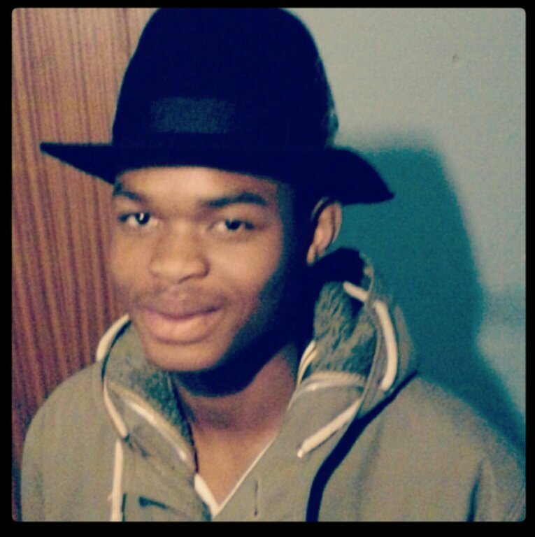 I'm a Son, Brother & an Uncle |King of my own KINGDOM™ |(._. )( ._.) .............. |I LoveDeep House Music♬