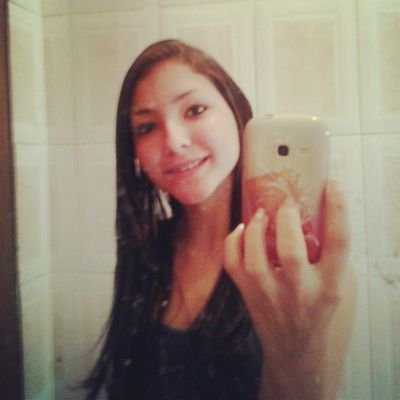 ~ sou aquela menina que tem q  age com loucura :p mais que na hora certa sabe agir com M A T U R I D A D E ,e na hora certa