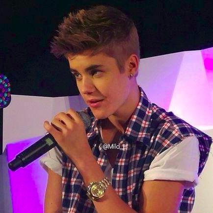 Justin Bieber is my hero my idol my life...justin follow me please follow me
