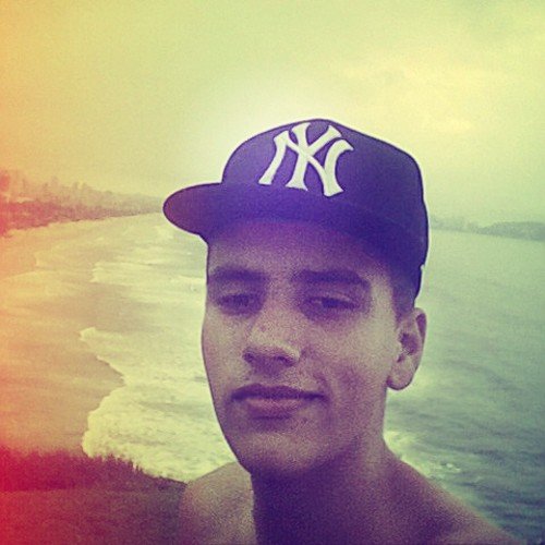 Seja feliz do jeito que você é, não mude sua rotina pelo o que os outros exigem de você simplesmente viva de acordo com o seu modo de viver